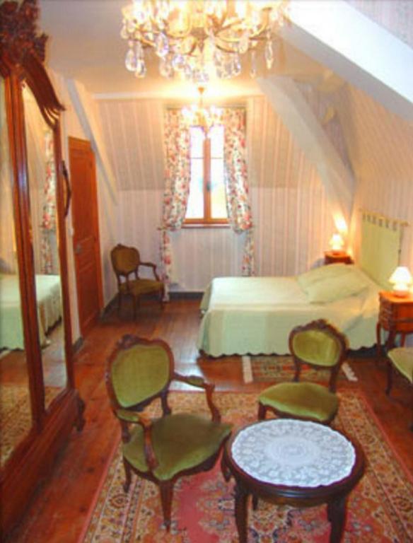 Chateau De La Court D'Aron Saint-Cyr-en-Talmondais Rom bilde
