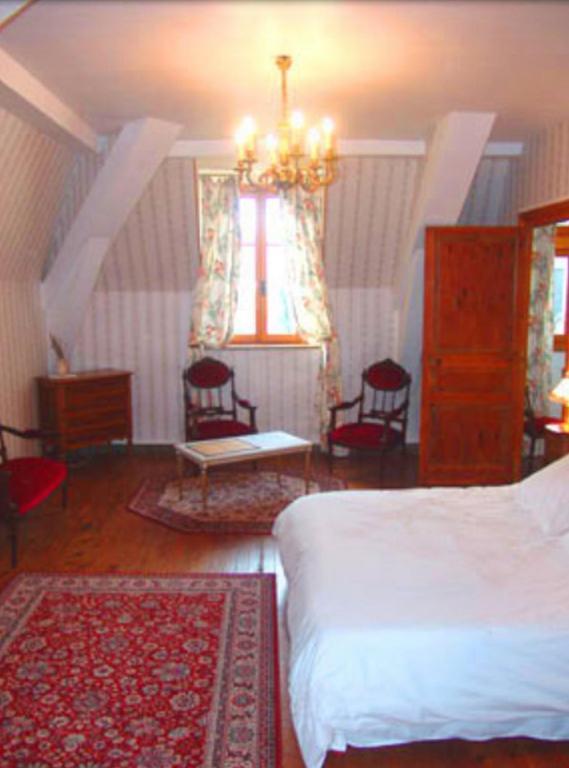 Chateau De La Court D'Aron Saint-Cyr-en-Talmondais Rom bilde